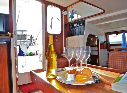 Used Sail Catamaran for Sale 2005 105 MC  Layout & Accommodations